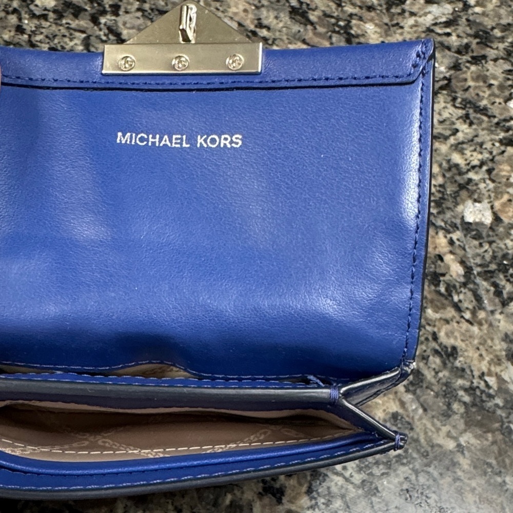 Michael Kors Cece Cobalt Blue Card Wallet with Silver Clasp EUC - Picture 10 of 15